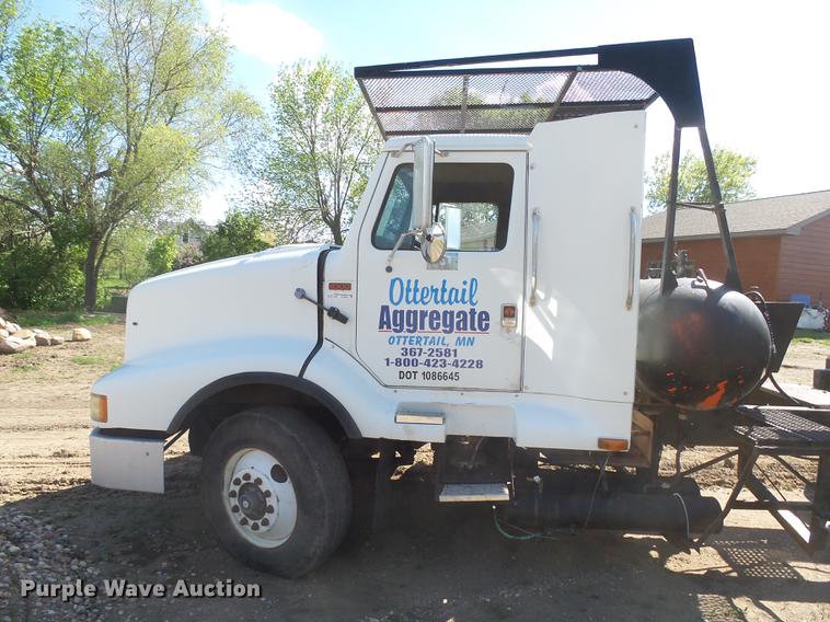 image for item DX9098 1989 International G-8300 truck with Big John tree spade