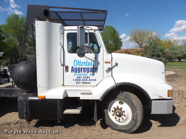 image for item DX9098 1989 International G-8300 truck with Big John tree spade