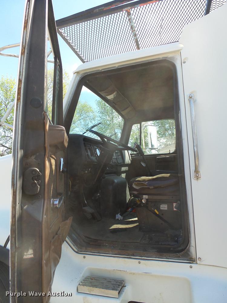 image for item DX9098 1989 International G-8300 truck with Big John tree spade