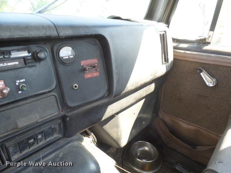 image for item DX9098 1989 International G-8300 truck with Big John tree spade