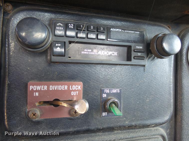 image for item DX9098 1989 International G-8300 truck with Big John tree spade