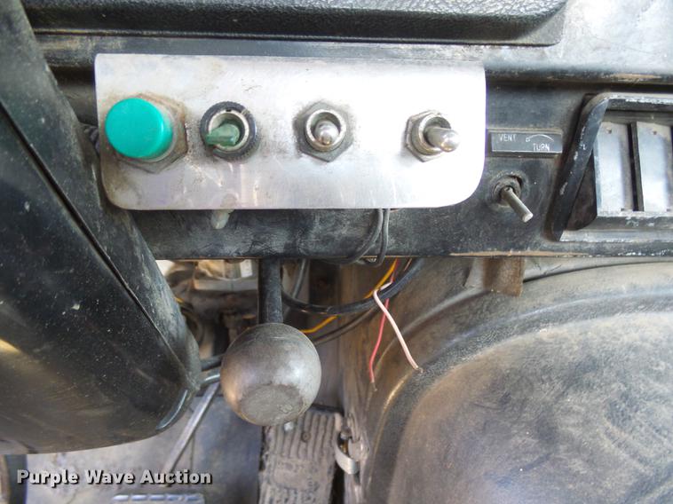 image for item DX9098 1989 International G-8300 truck with Big John tree spade