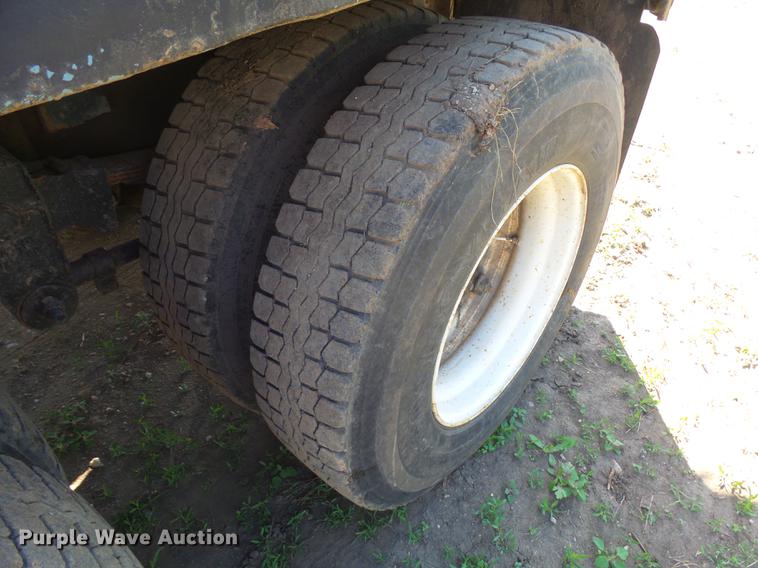 image for item DX9098 1989 International G-8300 truck with Big John tree spade