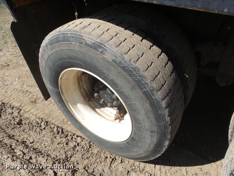 image for item DX9098 1989 International G-8300 truck with Big John tree spade