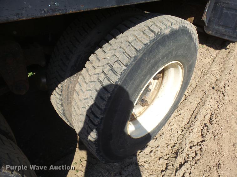 image for item DX9098 1989 International G-8300 truck with Big John tree spade