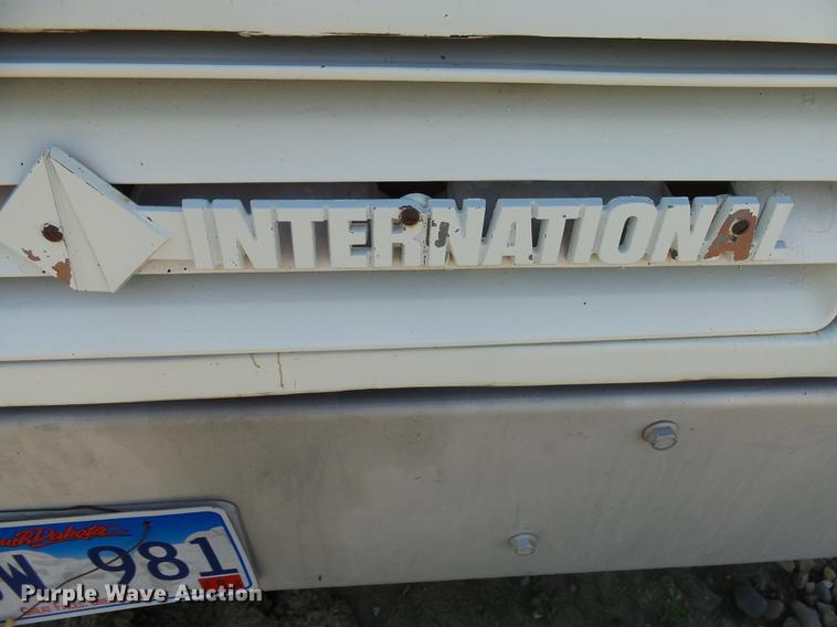 image for item DX9098 1989 International G-8300 truck with Big John tree spade