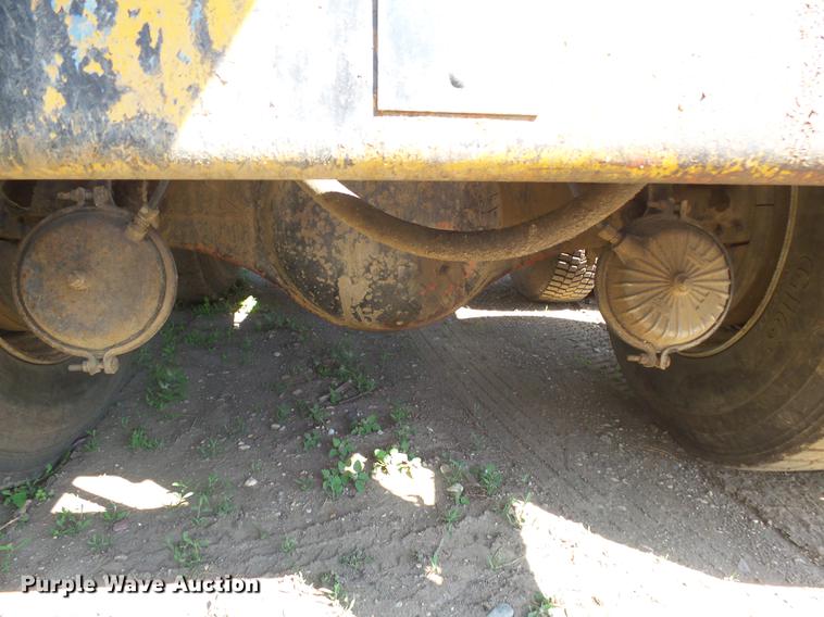 image for item DX9098 1989 International G-8300 truck with Big John tree spade