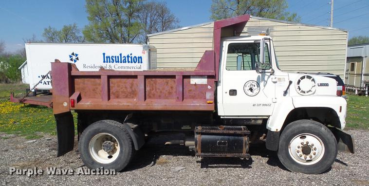 image for item DZ9247 1994 Ford LN9000 dump truck