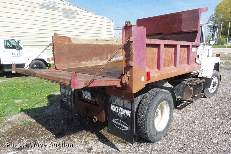 image for item DZ9247 1994 Ford LN9000 dump truck