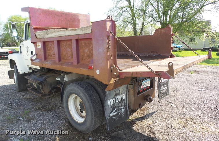 image for item DZ9247 1994 Ford LN9000 dump truck