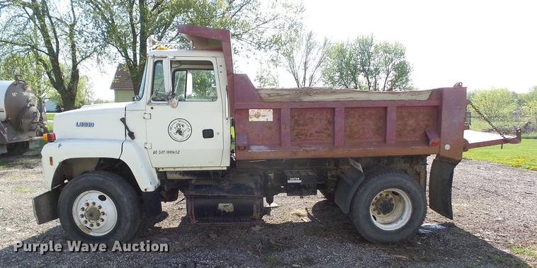 image for item DZ9247 1994 Ford LN9000 dump truck