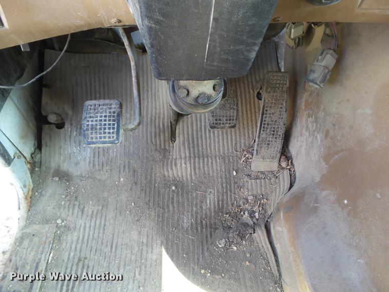 image for item DZ9247 1994 Ford LN9000 dump truck