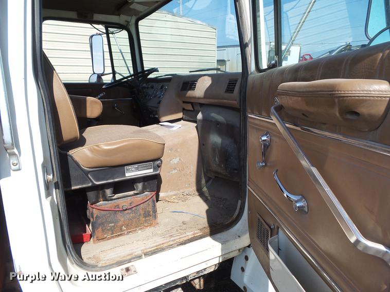 image for item DZ9247 1994 Ford LN9000 dump truck