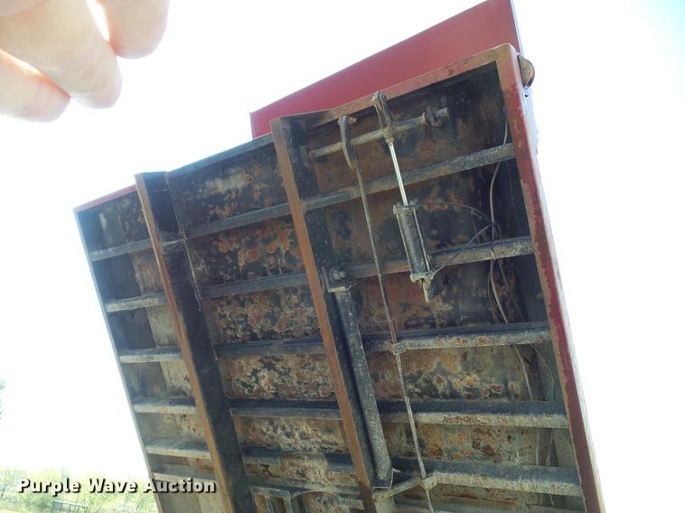 image for item DZ9247 1994 Ford LN9000 dump truck