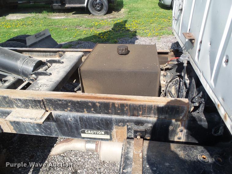 image for item DZ9247 1994 Ford LN9000 dump truck