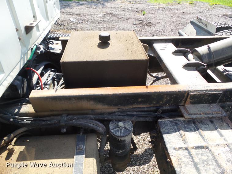 image for item DZ9247 1994 Ford LN9000 dump truck