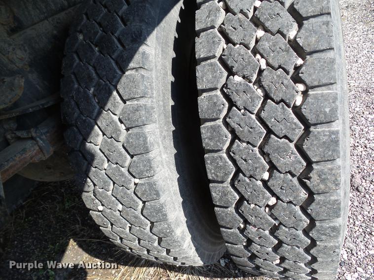 image for item DZ9247 1994 Ford LN9000 dump truck