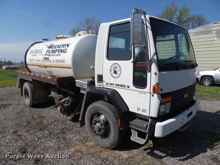 image for item DZ9248 1993 Ford CF8000 vacuum truck