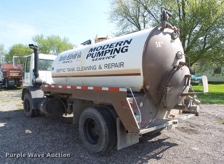 image for item DZ9248 1993 Ford CF8000 vacuum truck