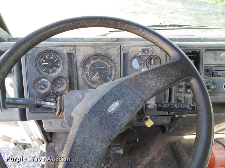 image for item DZ9248 1993 Ford CF8000 vacuum truck