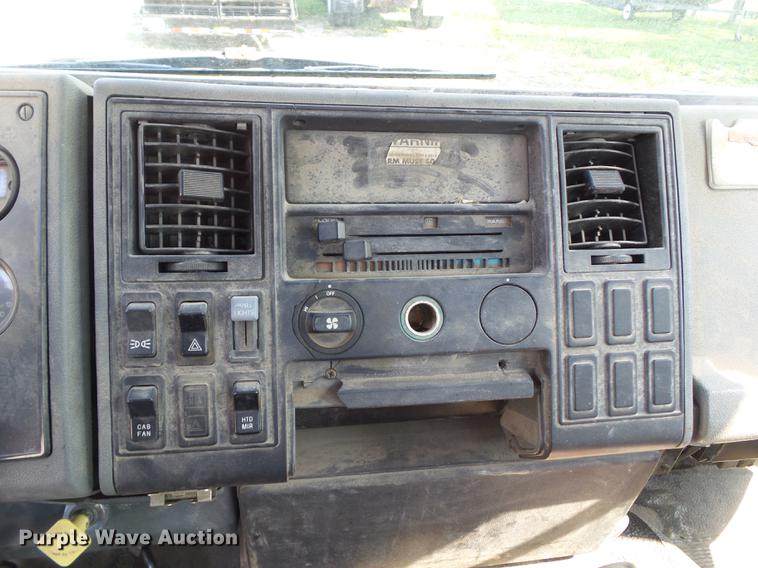 image for item DZ9248 1993 Ford CF8000 vacuum truck