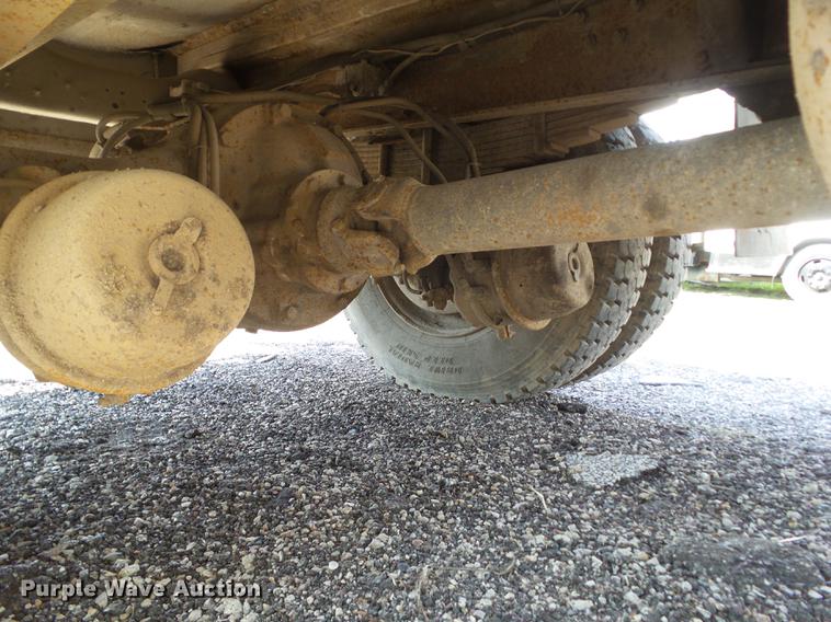 image for item DZ9248 1993 Ford CF8000 vacuum truck