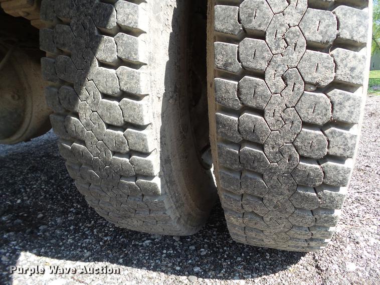 image for item DZ9248 1993 Ford CF8000 vacuum truck