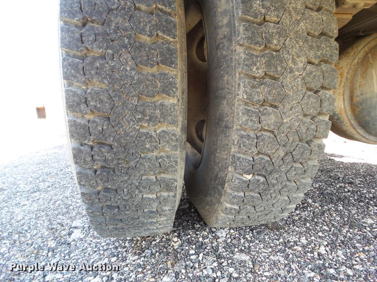 image for item DZ9248 1993 Ford CF8000 vacuum truck