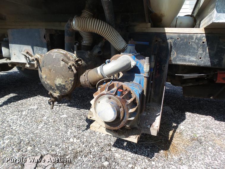 image for item DZ9248 1993 Ford CF8000 vacuum truck