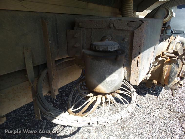 image for item DZ9248 1993 Ford CF8000 vacuum truck