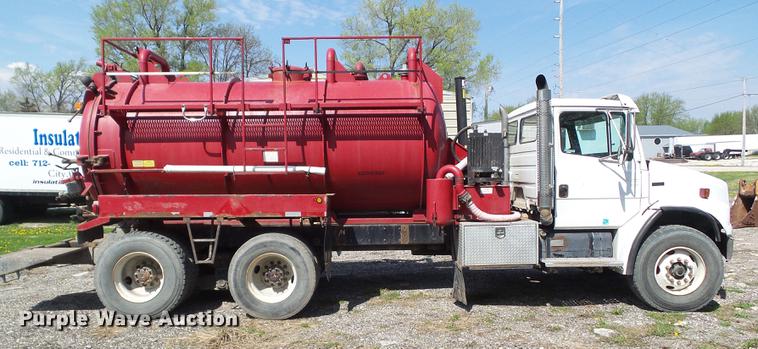 image for item DZ9331 2002 Freightliner FL80 vacuum truck