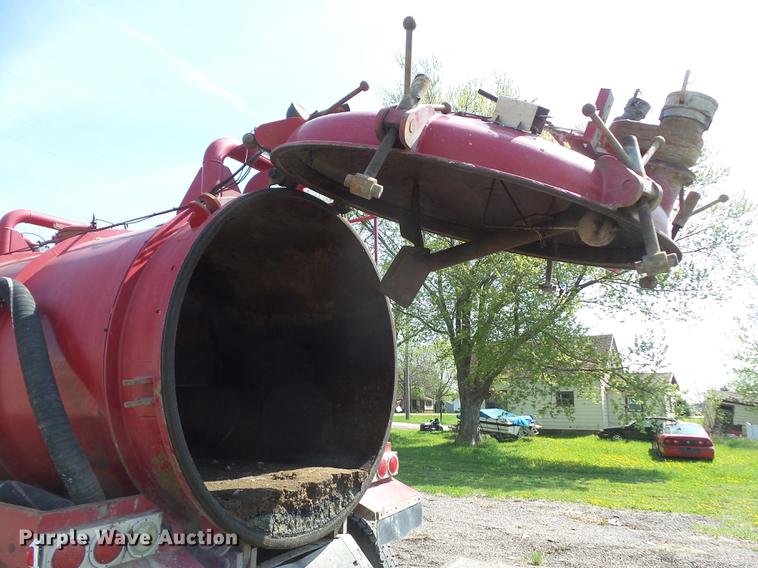 image for item DZ9331 2002 Freightliner FL80 vacuum truck