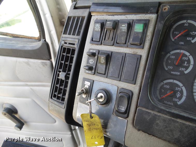 image for item DZ9331 2002 Freightliner FL80 vacuum truck