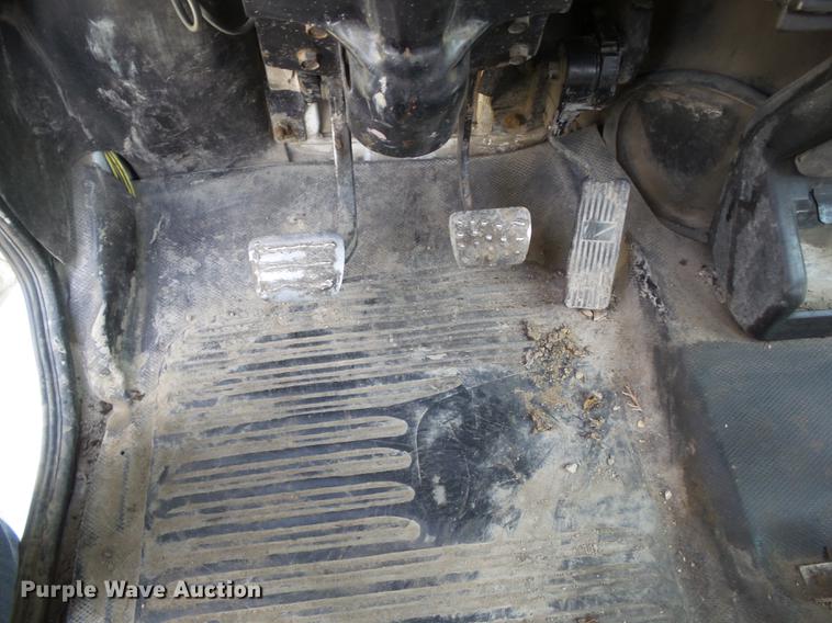 image for item DZ9331 2002 Freightliner FL80 vacuum truck