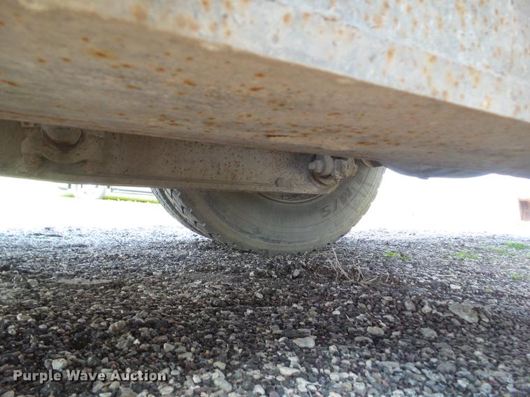 image for item DZ9331 2002 Freightliner FL80 vacuum truck