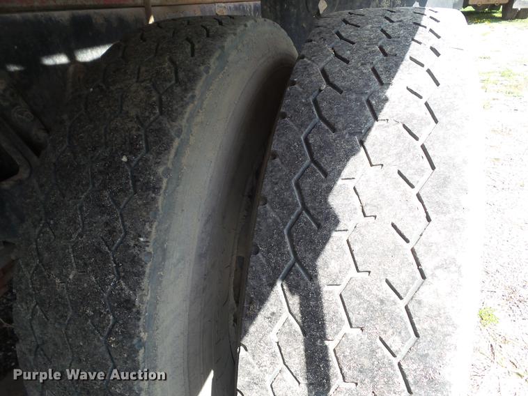 image for item DZ9331 2002 Freightliner FL80 vacuum truck