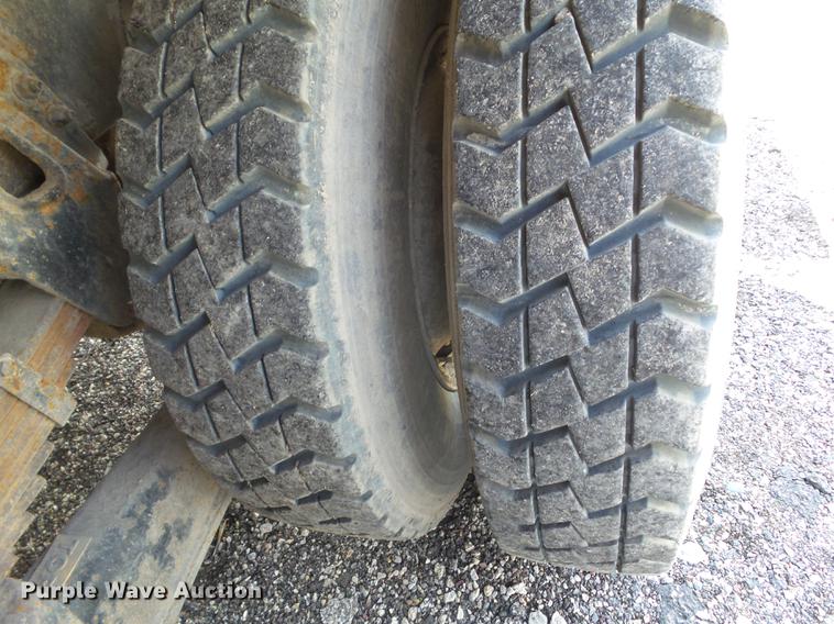 image for item DZ9331 2002 Freightliner FL80 vacuum truck