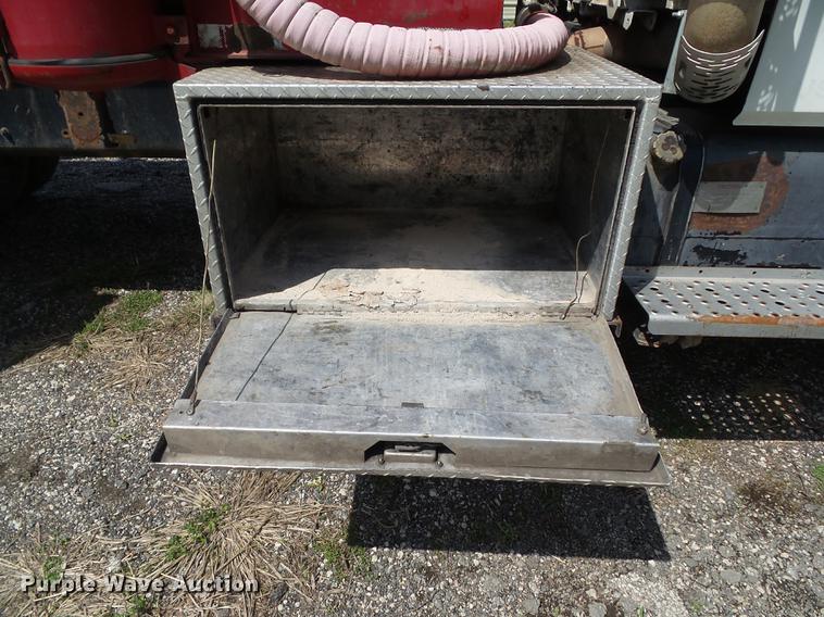 image for item DZ9331 2002 Freightliner FL80 vacuum truck