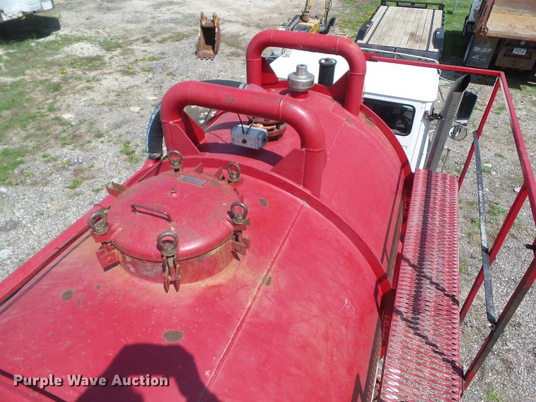 image for item DZ9331 2002 Freightliner FL80 vacuum truck