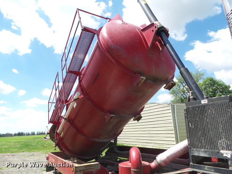 image for item DZ9331 2002 Freightliner FL80 vacuum truck