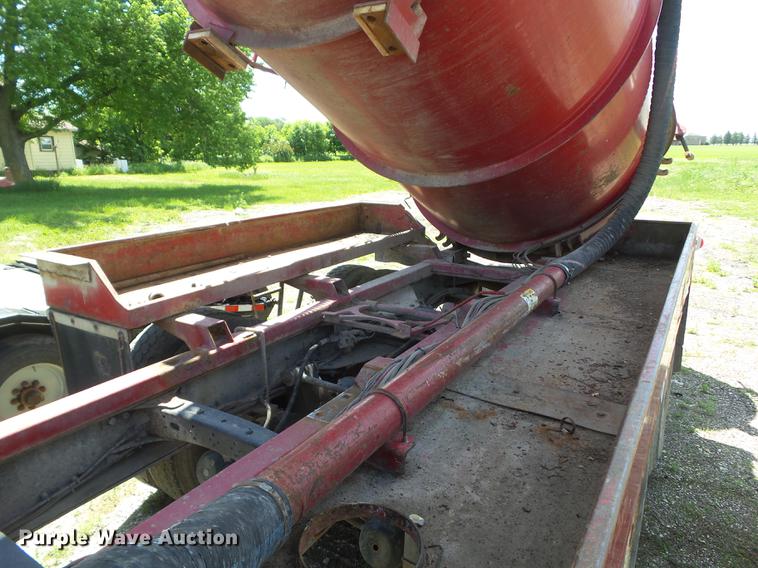 image for item DZ9331 2002 Freightliner FL80 vacuum truck