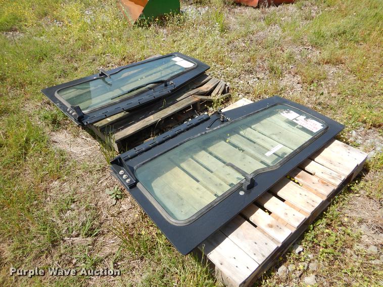 image for item EI9134 Caterpillar D6R dozer doors