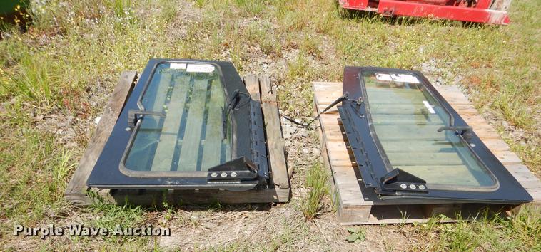 image for item EI9134 Caterpillar D6R dozer doors