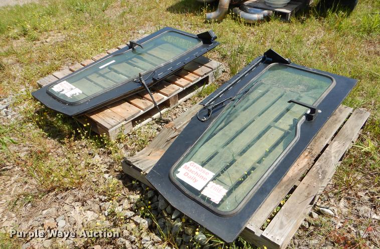 image for item EI9134 Caterpillar D6R dozer doors