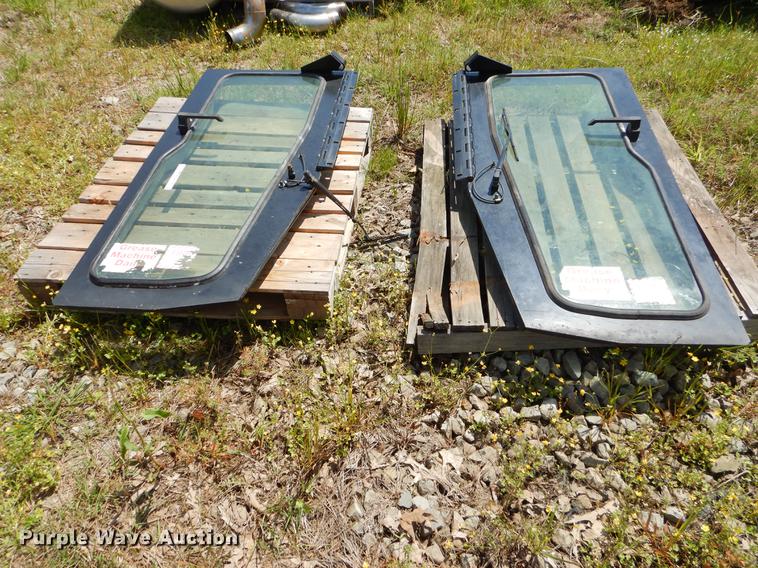 image for item EI9134 Caterpillar D6R dozer doors