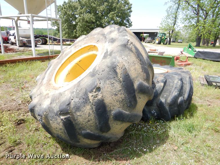 image for item EI9136 35.5 x 32 tires