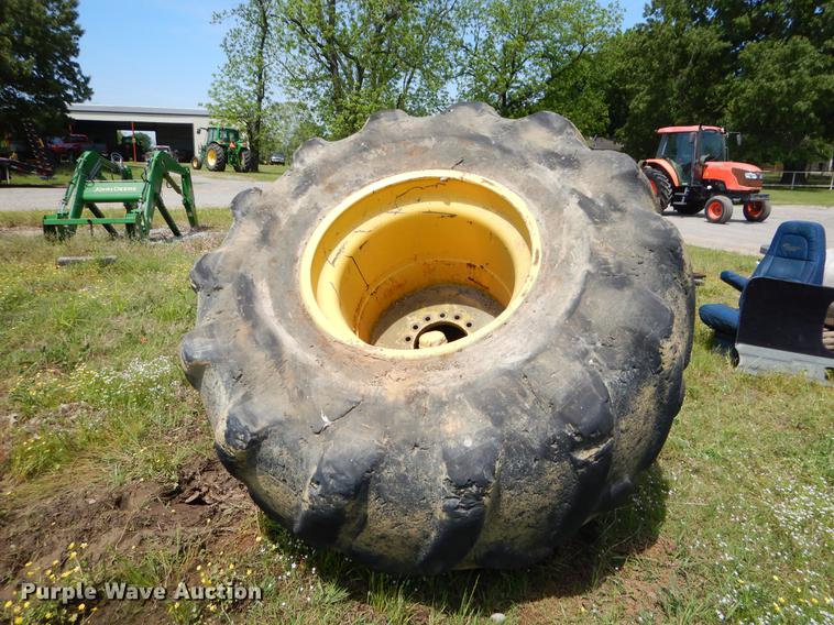 image for item EI9136 35.5 x 32 tires