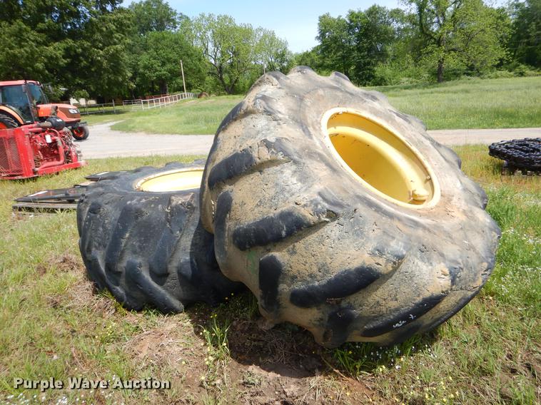 image for item EI9136 35.5 x 32 tires