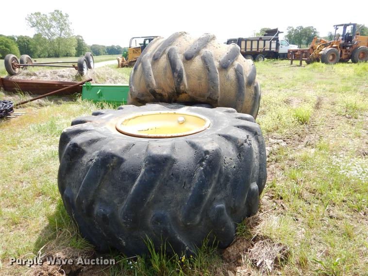 image for item EI9136 35.5 x 32 tires