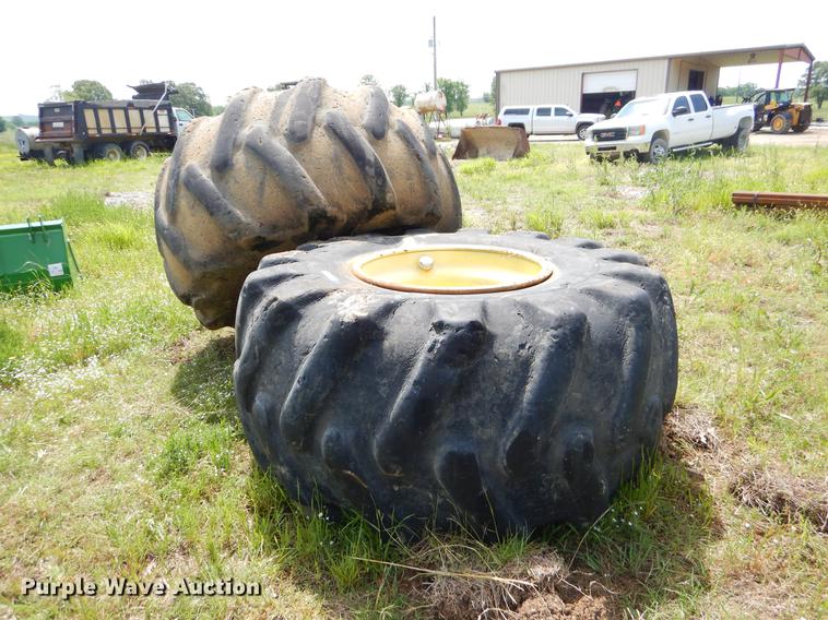 image for item EI9136 35.5 x 32 tires